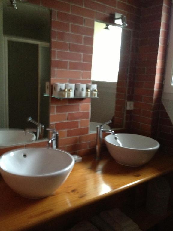 Les Jardins du Rebaut Bed & Breakfast Beziers Ruang foto
