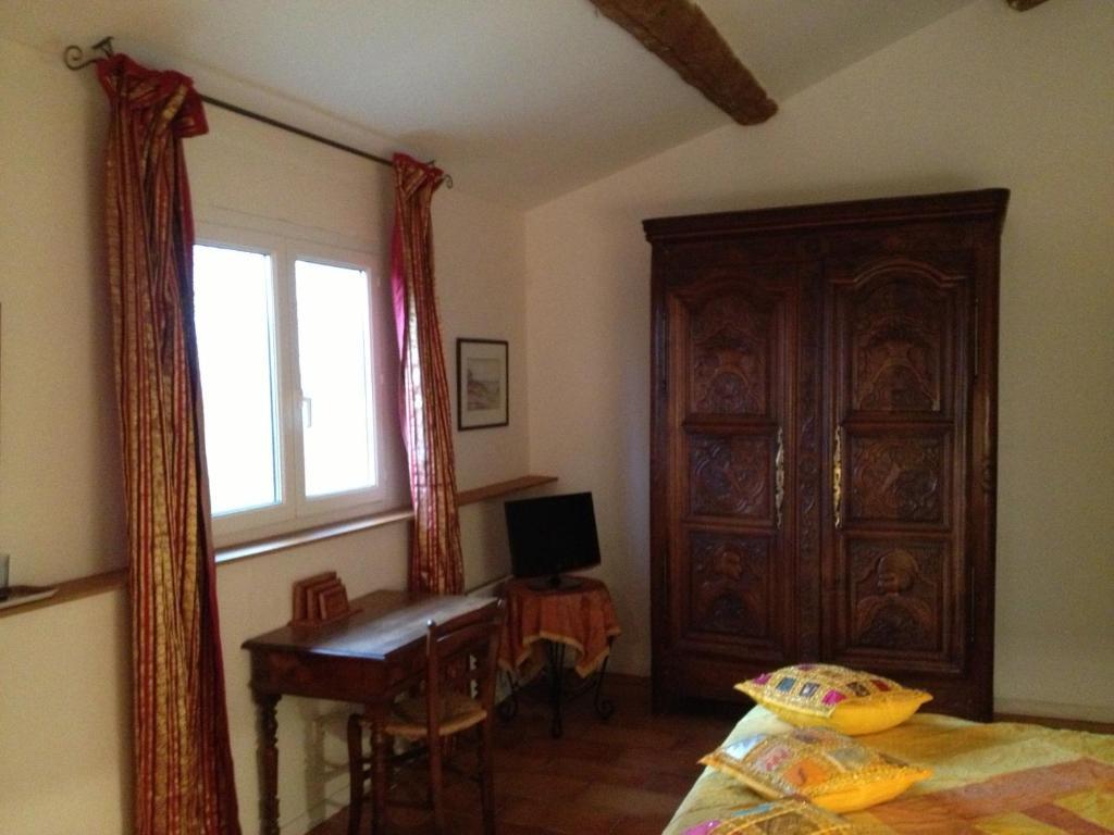 Les Jardins du Rebaut Bed & Breakfast Beziers Ruang foto